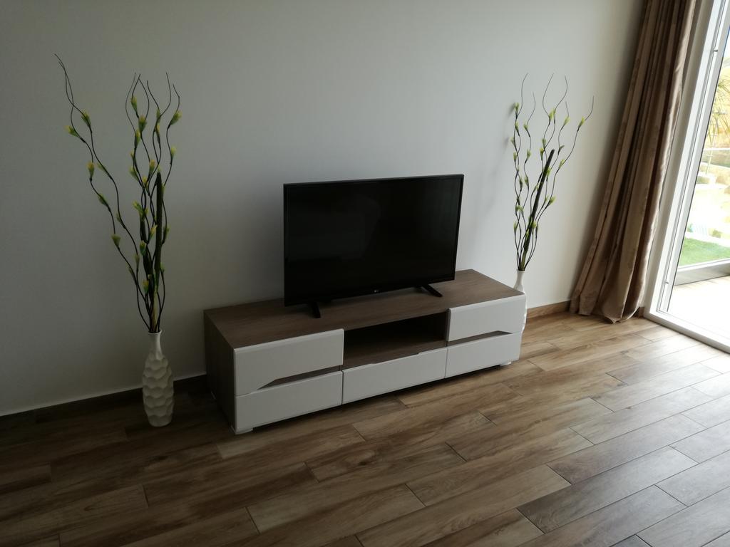 Apartment Victoria Dobra Voda Bagian luar foto