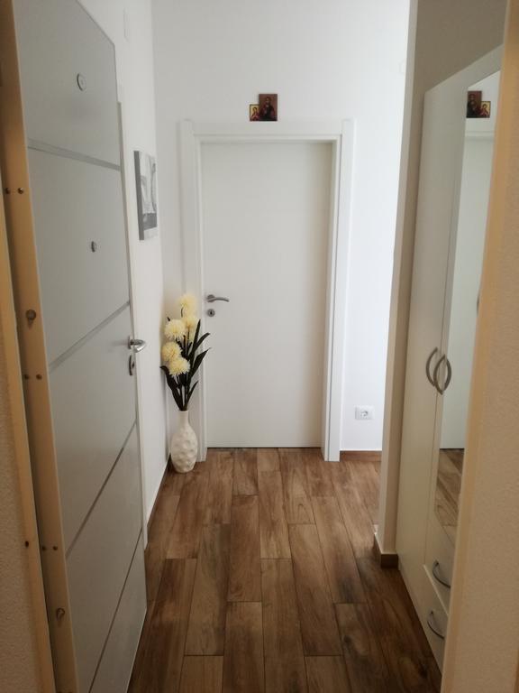 Apartment Victoria Dobra Voda Bagian luar foto