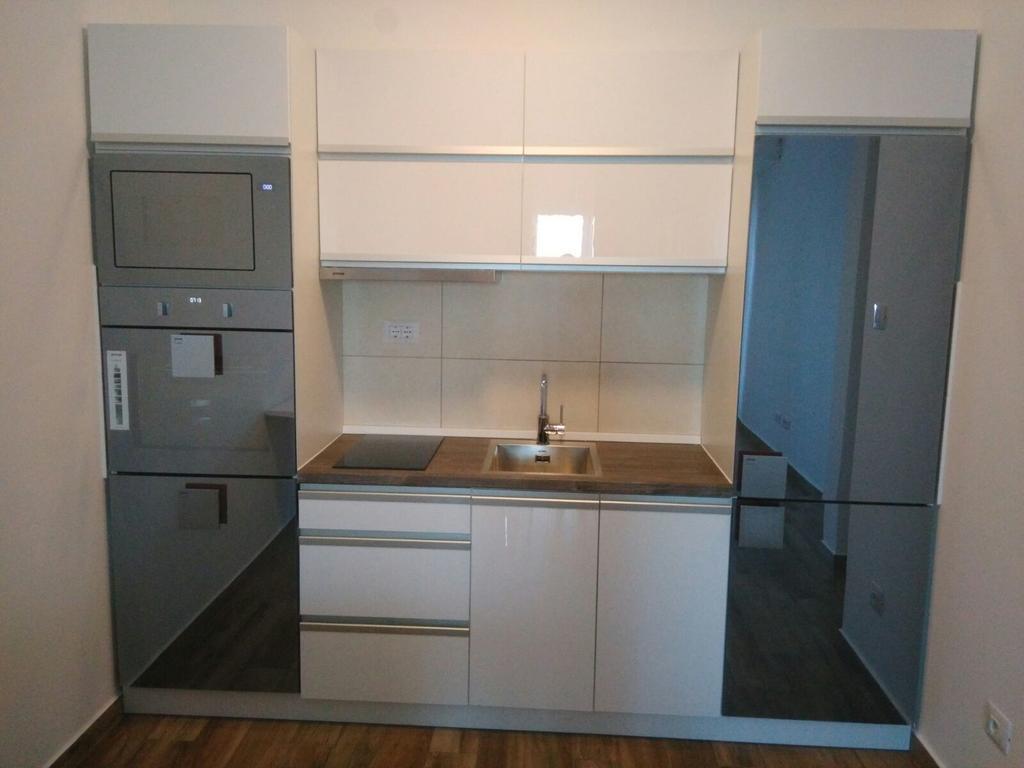 Apartment Victoria Dobra Voda Bagian luar foto