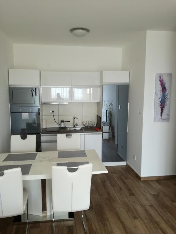 Apartment Victoria Dobra Voda Bagian luar foto