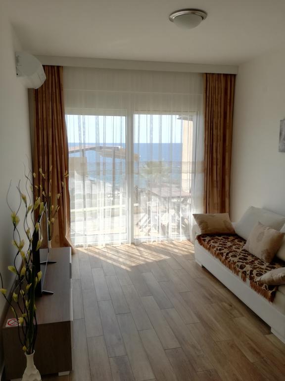 Apartment Victoria Dobra Voda Bagian luar foto